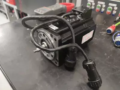 Yaskawa SGMGH-03A5A-SE16 AC Servo Motor 