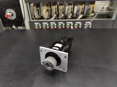 Yaskawa SGMGS-05A5W-SE12 Servo Motor