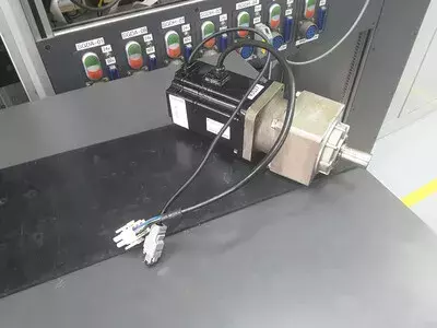 Yaskawa SGMPH-04A1E-TM21 Servo Motor