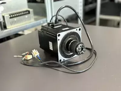Yaskawa SGMPH-15A1A-YR11 Servo Motor