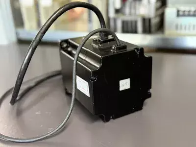 Yaskawa SGMPH-15A1A-YR11 Servo Motor