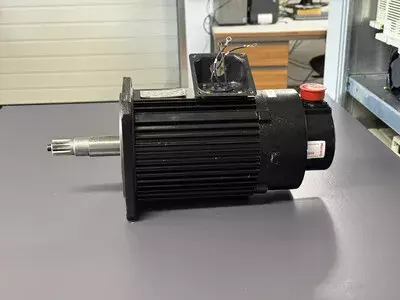 Yaskawa UAJPEE-08DK2KU 3-Phase Induction Motor