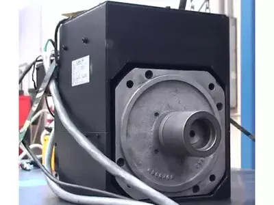 Yaskawa UAKB-37AMU13 AC Spindle Motor