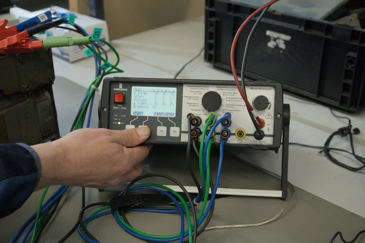 Measurement of motor bias voltage and recording in a test protocol.