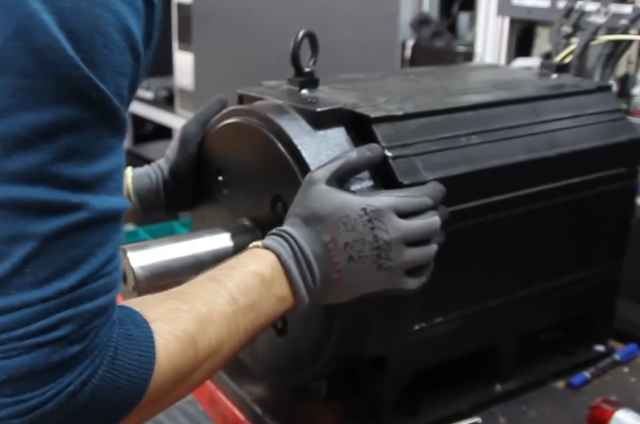 Video: VAC-MM30/22R-082W Okuma Vac Motor Repair + Test at industrypart.com Ltd 