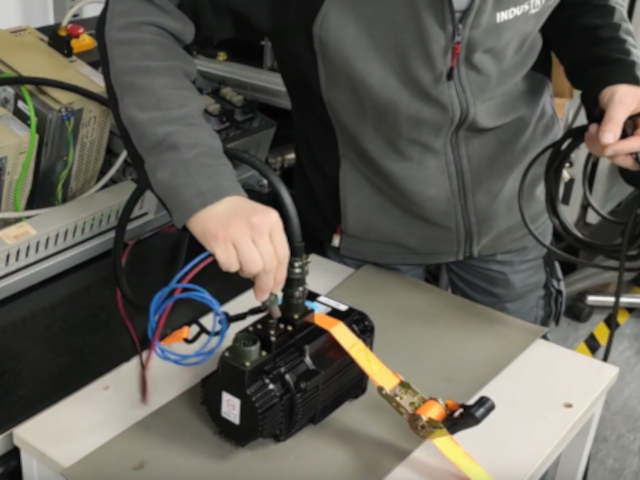 Video: Yaskawa Sigma II Servopack Repair and Test at industrypart GmbH