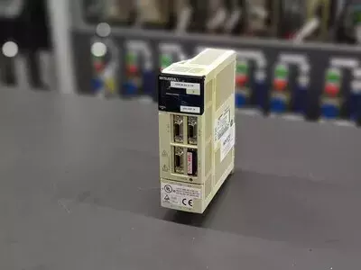 Mitsubishi MDS-B-SVJ2-04 Servo Drive Unit 
