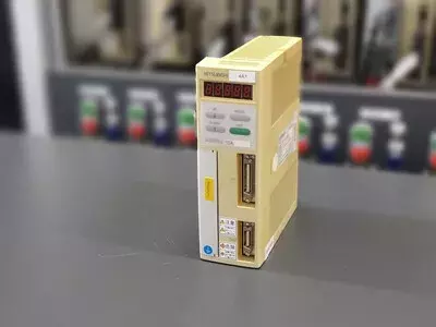 Mitsubishi MR-J10A-D33 AC Servo