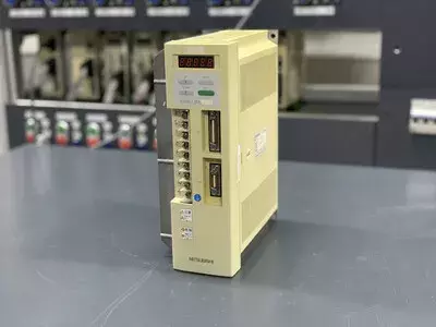 Mitsubishi MR-J200A-D33  AC Servo Drive