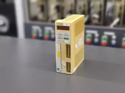Mitsubishi MR-J40A-D33 AC Servo