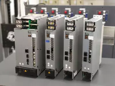 Okuma MIV0404-1-B5 1006-2232 Servo Drive 