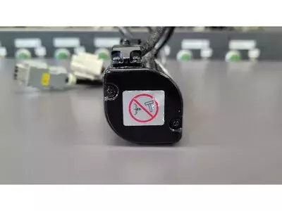 Omron R7M-A10030-BS1 AC Servo Motor