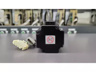 Omron R7M-A40030-S1 AC Servo Motor 