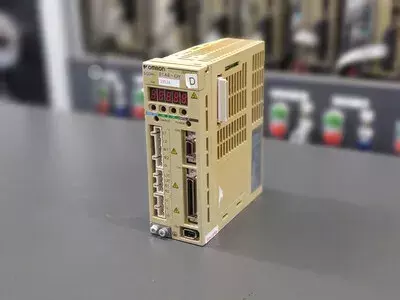 Yaskawa SGDH-01AE-OY Ver.3353A Servopack