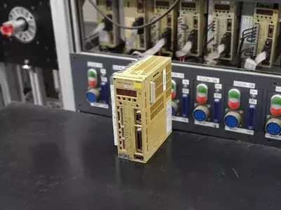 Yaskawa SGDH-04AE Ver. 0800E Servopack