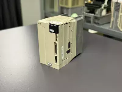 Yaskawa SGDV-120A01AY101AA Servopack 