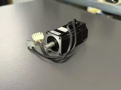 Yaskawa SGMAH-04AAA21 Servo Motor