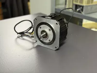 Yaskawa SGMDH-06A2A-YR13 Servo Motor
