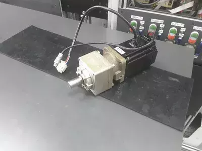 Yaskawa SGMPH-04A1E-TM21 Servo Motor