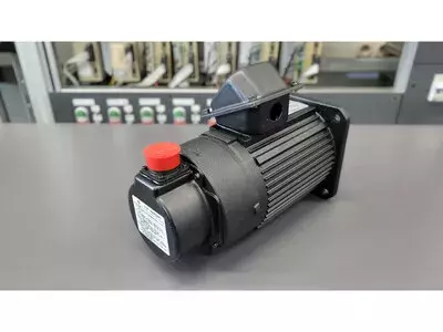 Yaskawa UAJPEE-04DK2KU 3-Phase Induction Motor