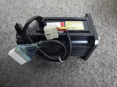 Yaskawa USAREM-09TF33-B AC Servo Motor